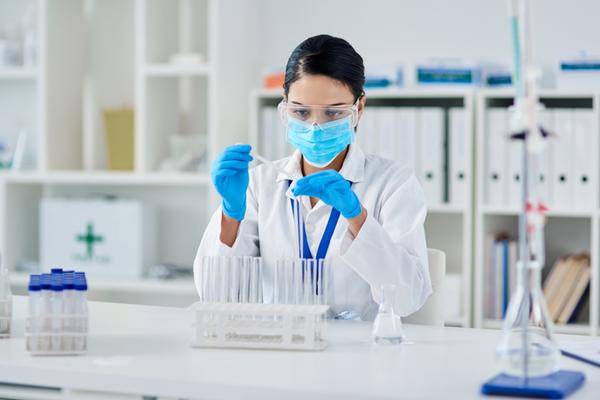 Technologie od SAP pomáhají zrychlit a zlepšit očkovací proces od výroby vakcíny až po její aplikaci